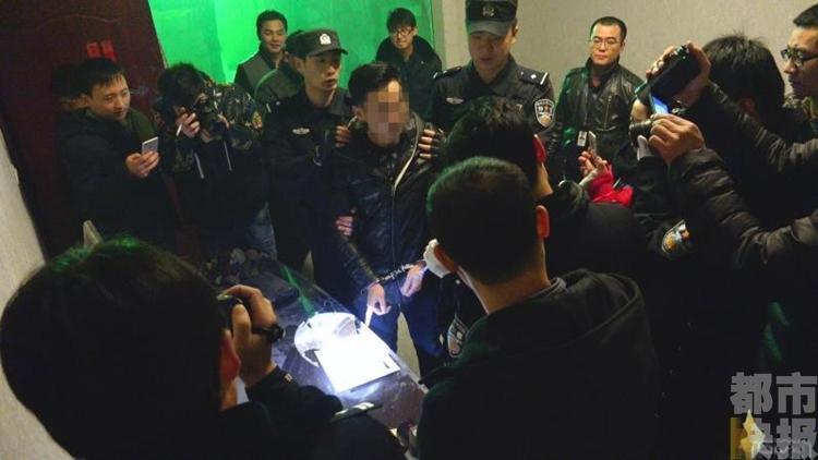 2017最新抢劫金店,揭秘最新抢劫金店事件,警钟长鸣,警惕犯罪行为,揭秘最新金店抢劫事件,警钟长鸣,警惕犯罪行为!