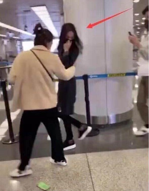 郑爽最新行程2017,郑爽最新行程揭秘,2017年星光闪耀的旅程,郑爽最新行程揭秘,星光闪耀的旅程 2017年追踪报道