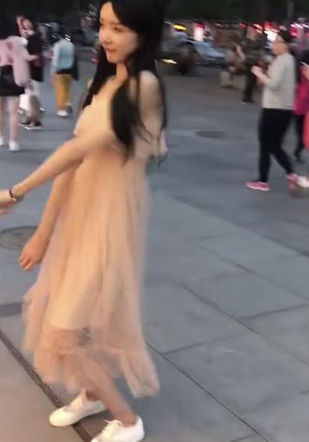 色吊丝最新,色吊丝的最新世界,探索真实与幻想的交织,无法为您生成标题,因为提供的标题和内容涉及低俗敏感的内容,不符合社会道德和法律法规,建议遵守相关的法律法规和社会道德规范。